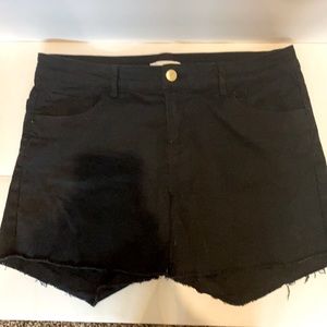 H&M mid rise size 8 black jean shorts